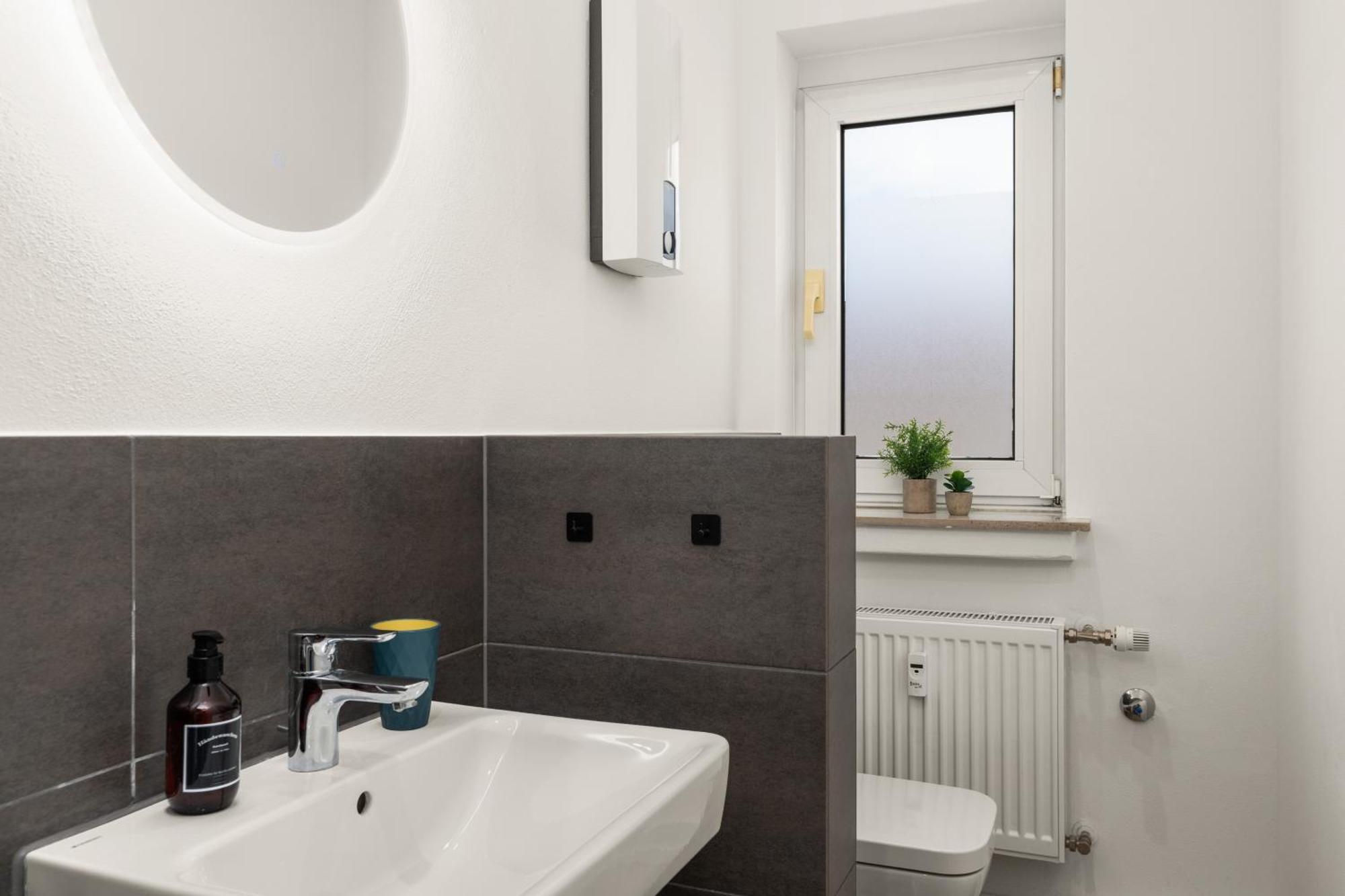 Homely-Apartment Manhattanart, Zentral, Parkplatz, Billard,Ps4, Dart, Balkon Bielefeld Exteriér fotografie